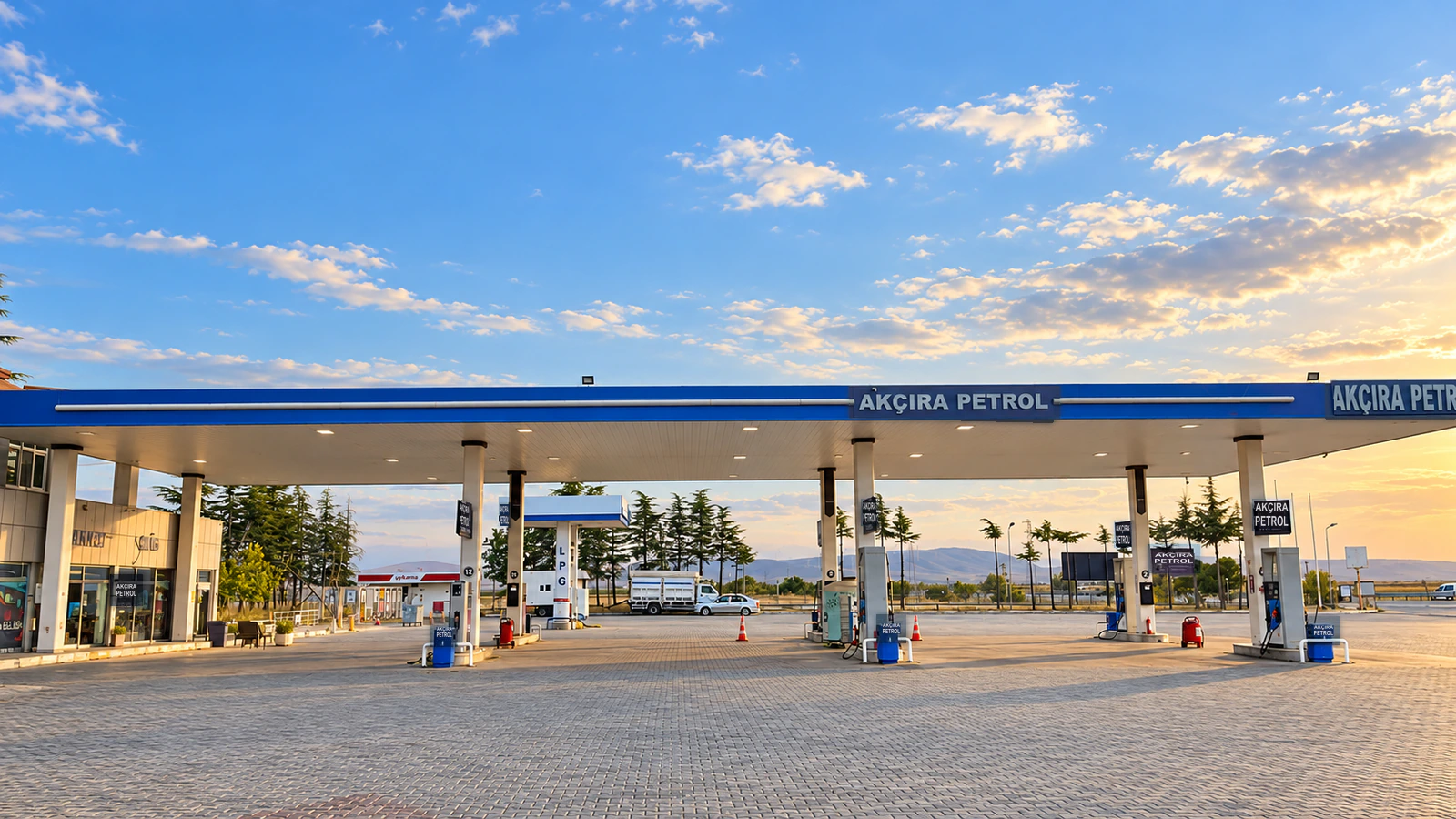 AKÇIRA PETROL pompa alanı ve istasyon cephesi
